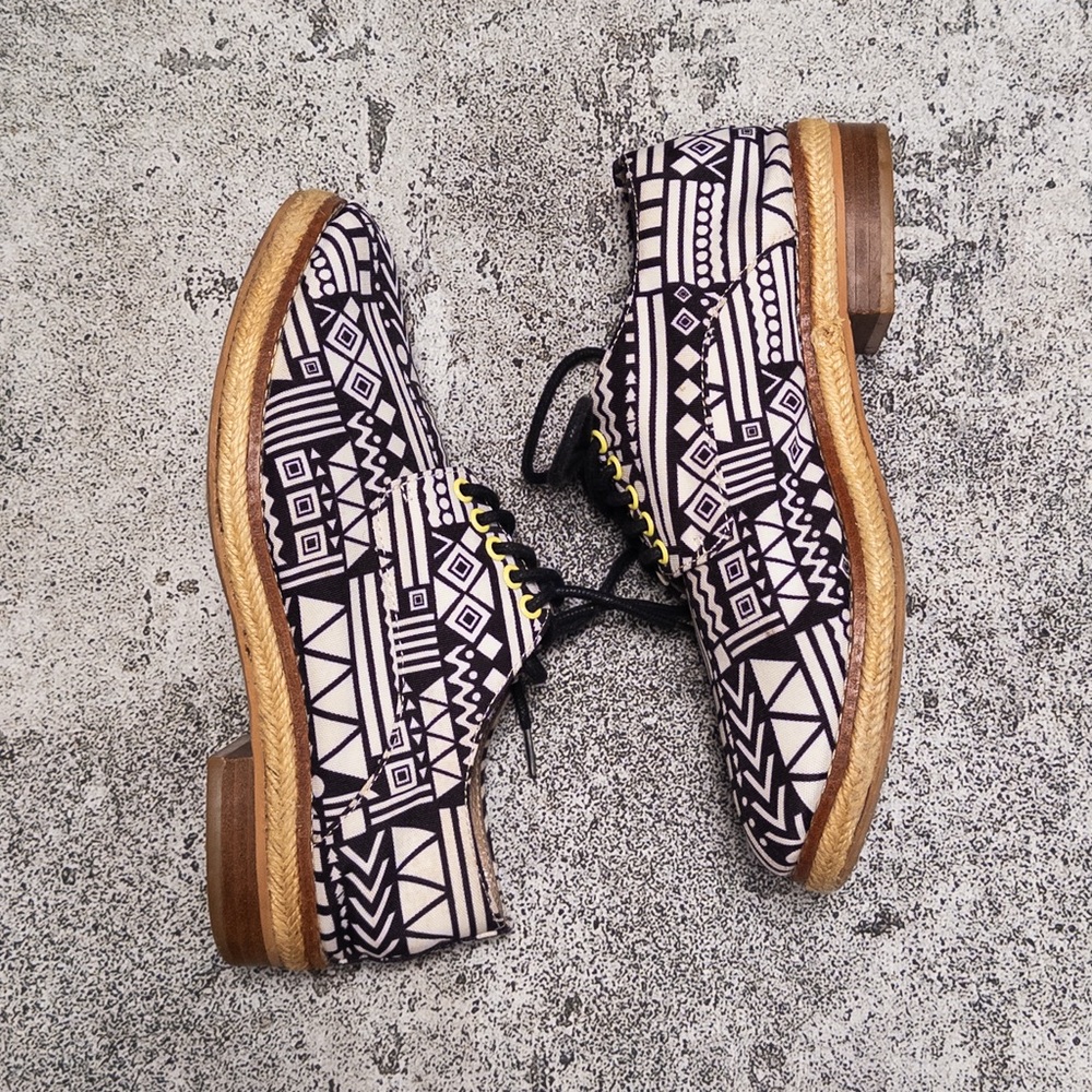 Matiko Black and White Geometric Tribal Print Espadrille Oxford Shoes Size 6 - Picture 10 of 10